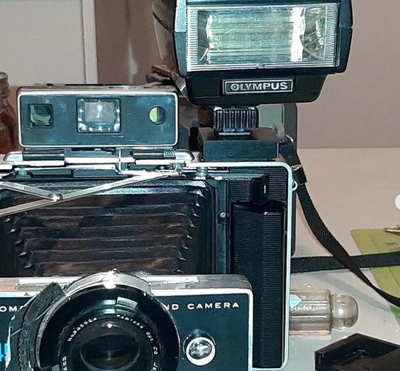 Polaroid 400 series flash adapter