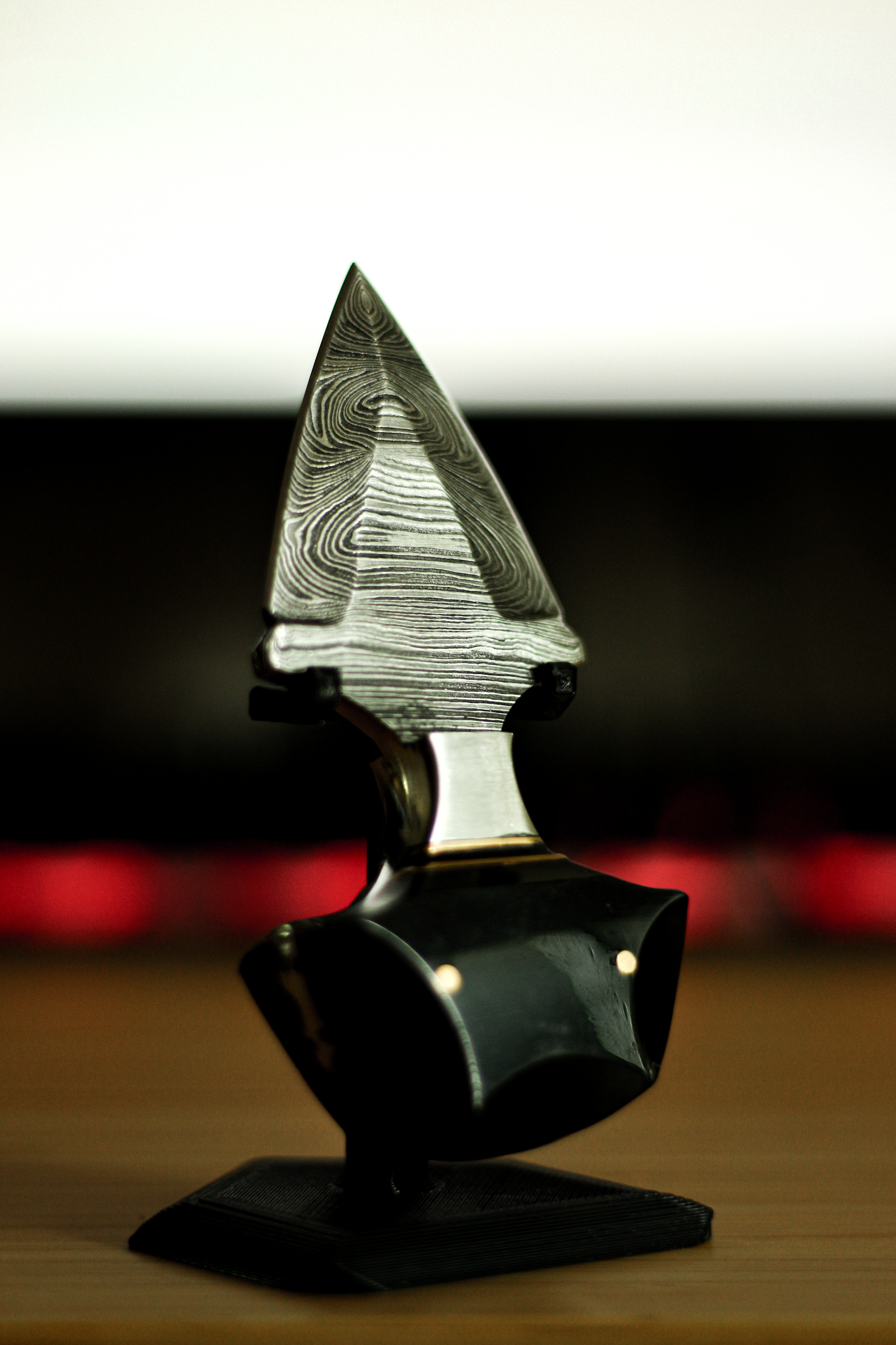 Push dagger stand