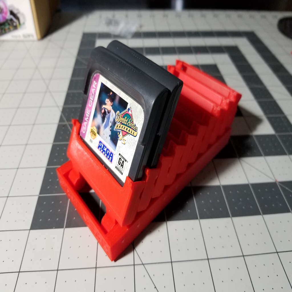 Flip Forward Sega Game Gear Cartridge Holder - Uses segments of 1.75mm filament as hinge pins