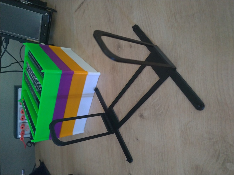 Handles for stackable boxes