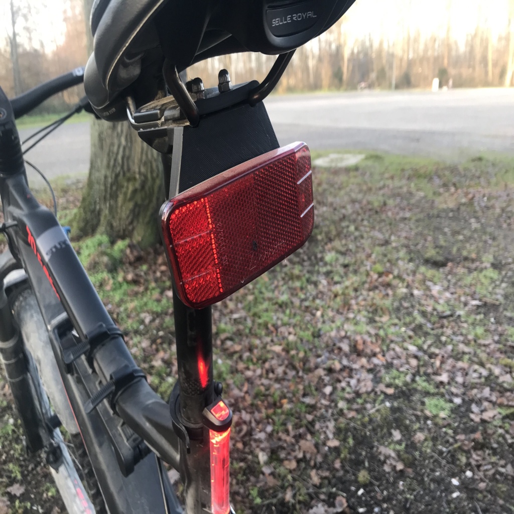 bicycle z-reflector saddle attachment