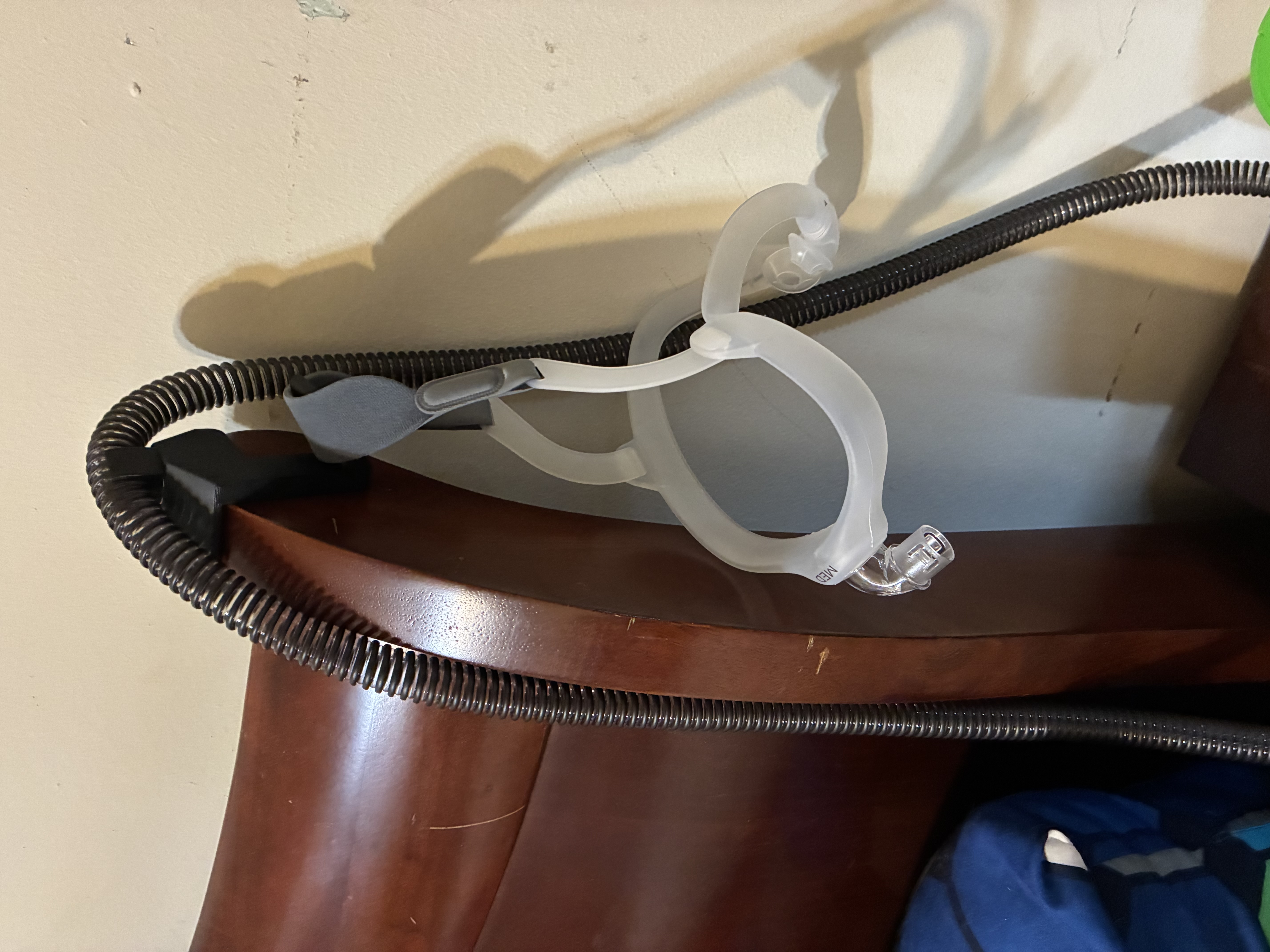 CPAP Hose Guide and Mask Hanger for my Curved Bed Post