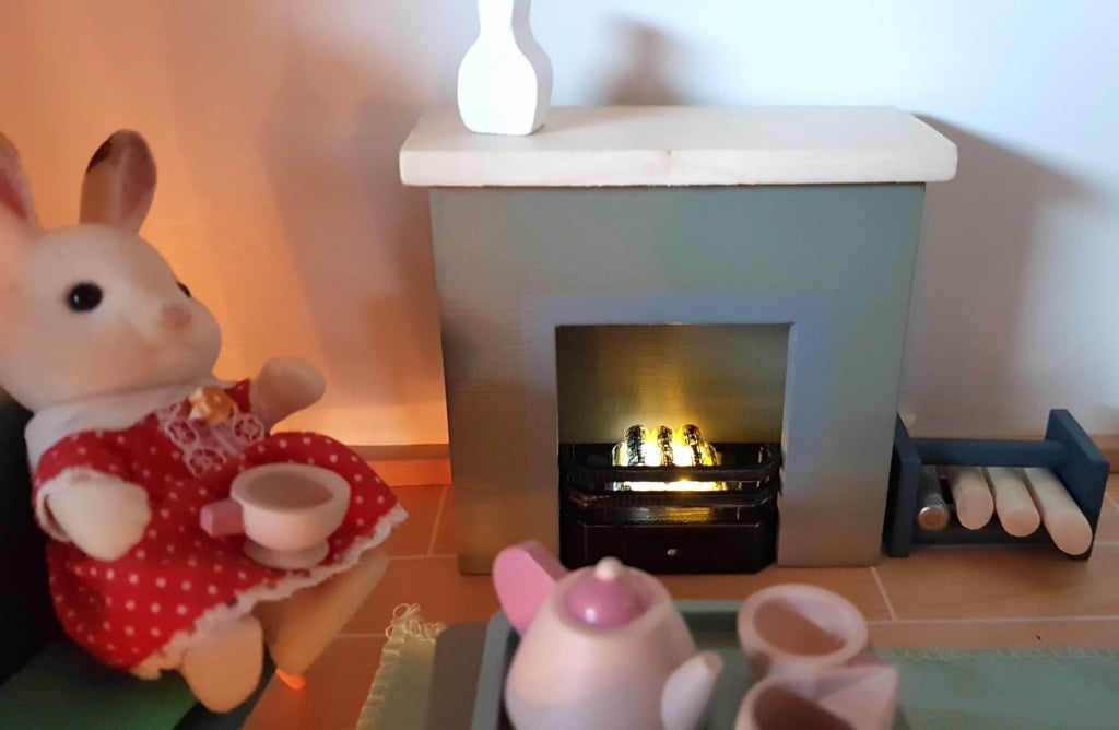 Fireplace for doll house