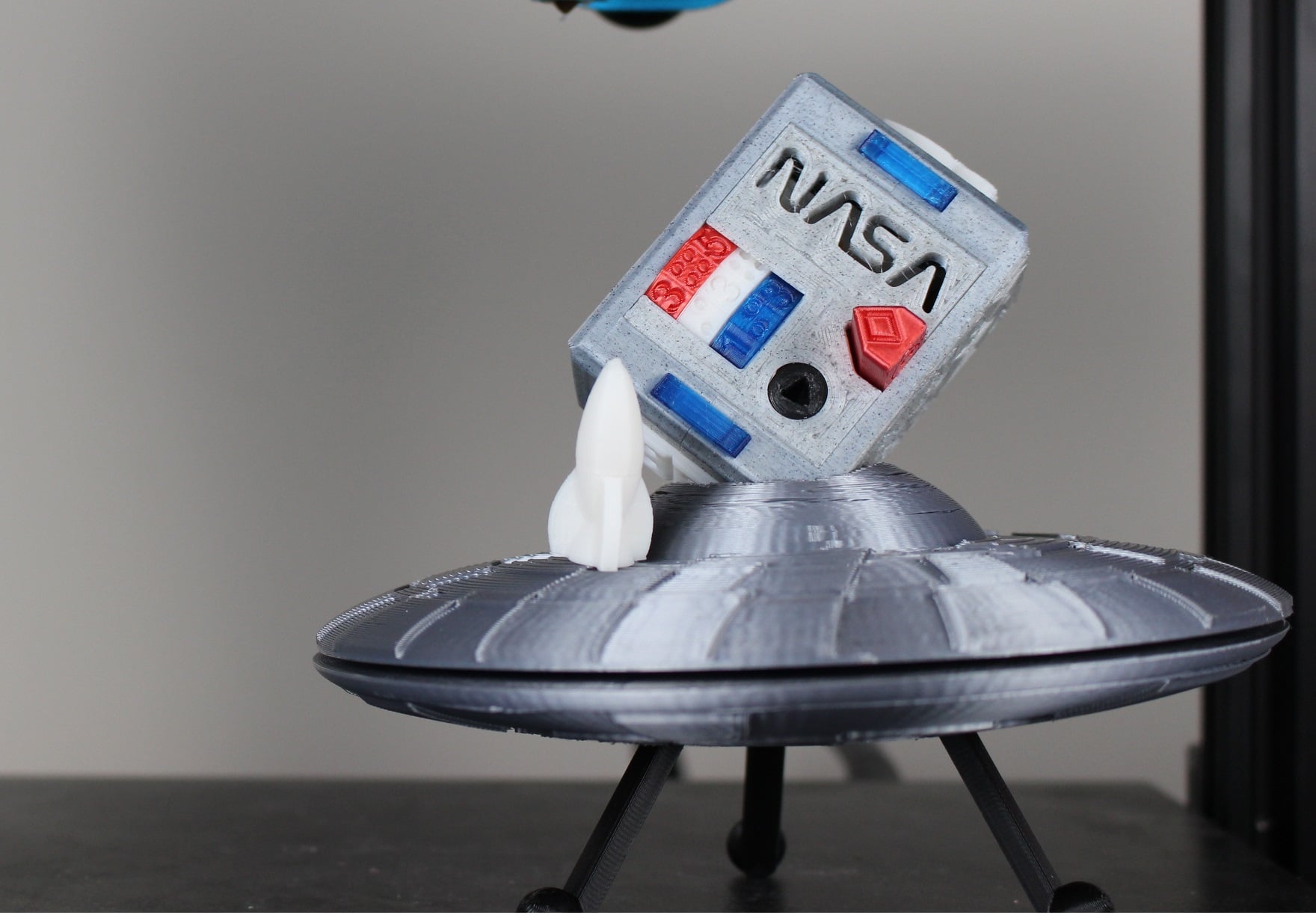 UFO Holder for The Launch Puzzle Box (Not Great! Hahaha)