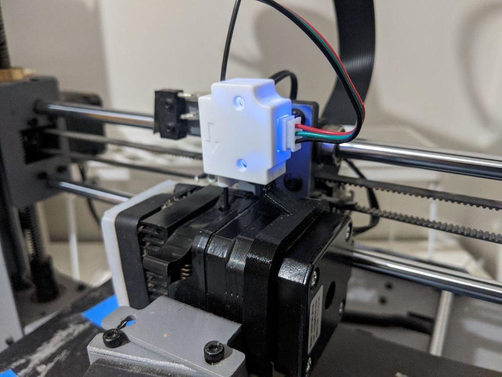     Filament Sensor Mounting Clip For Cocoon Create Touch and Wanhao i3 duplicator plus Rev2.0 (Clips to NEMA17 motors)
