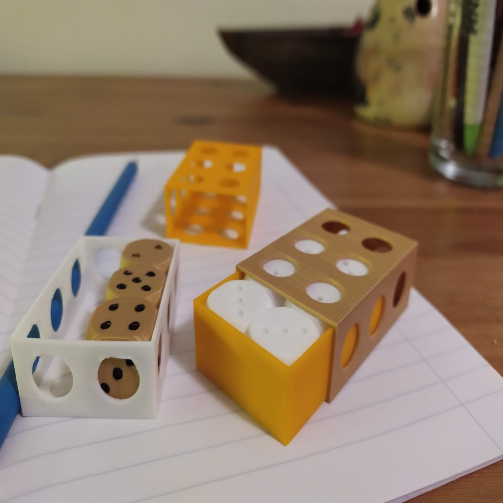 Balanced dice + case