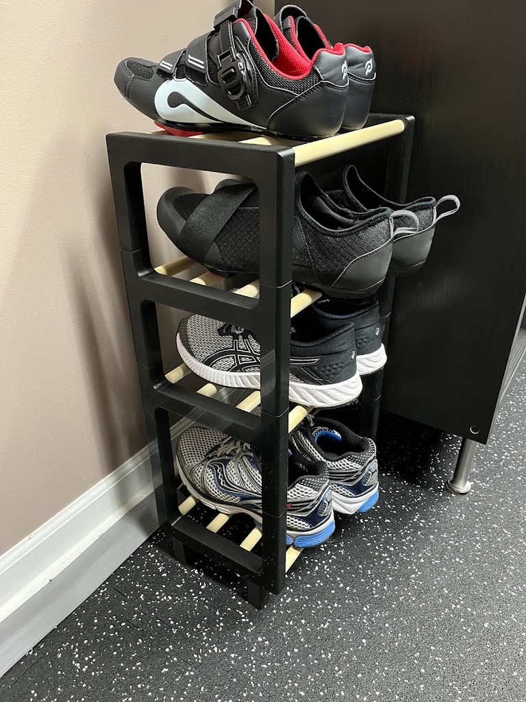 Smaller stackable shoe rack