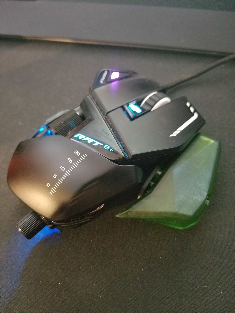 Madcatz Rat 8+ gaming mouse large side piece.