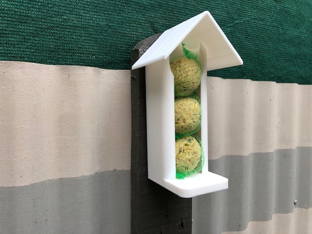 Bird feeder Fat balls / Mangeoire pour oiseaux boules de graisse