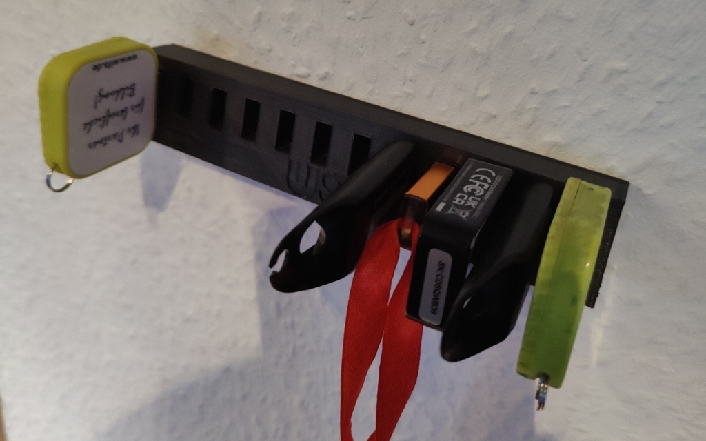 Wall mount for usb sticks
