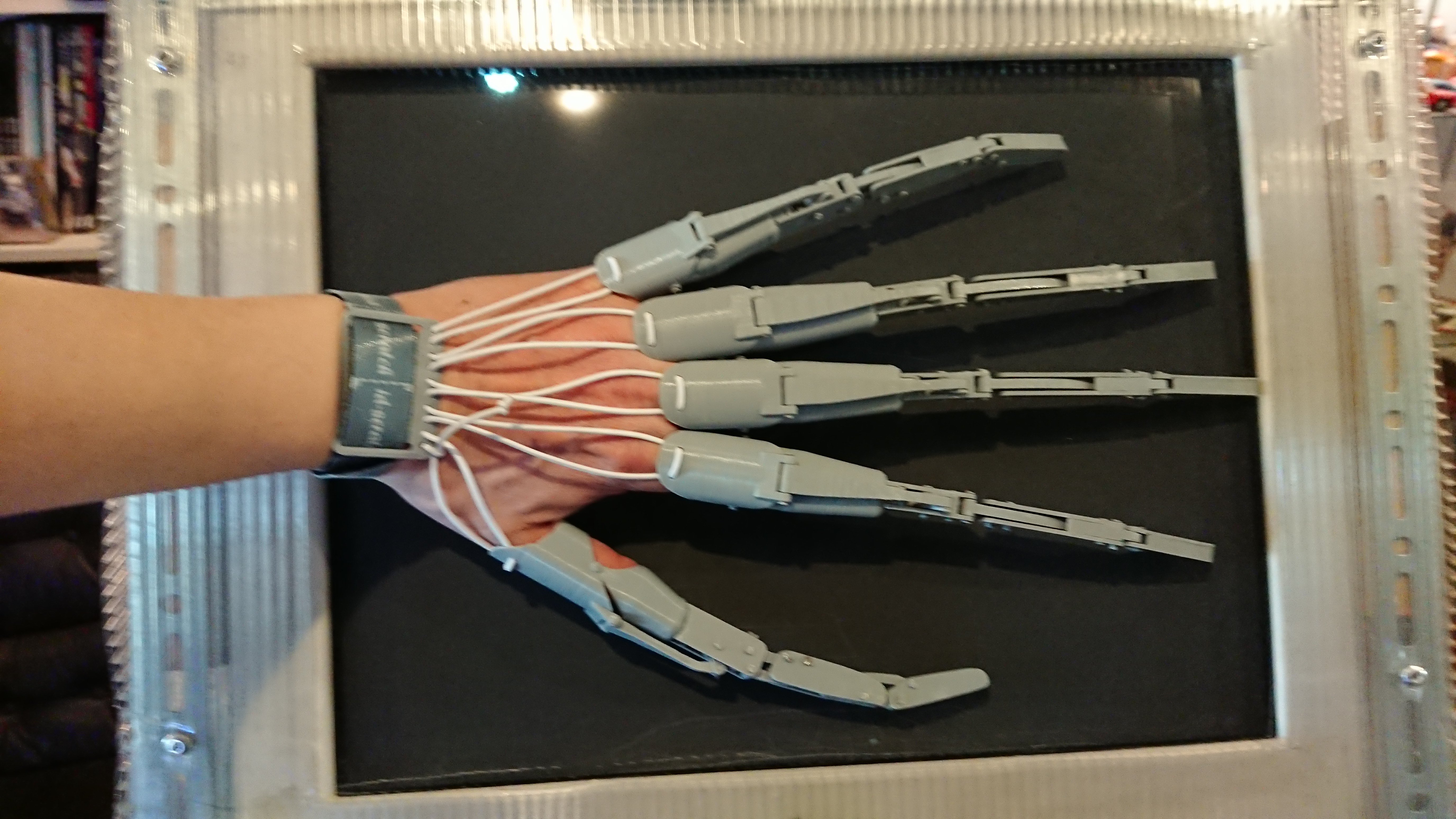 Articulated finger extensions