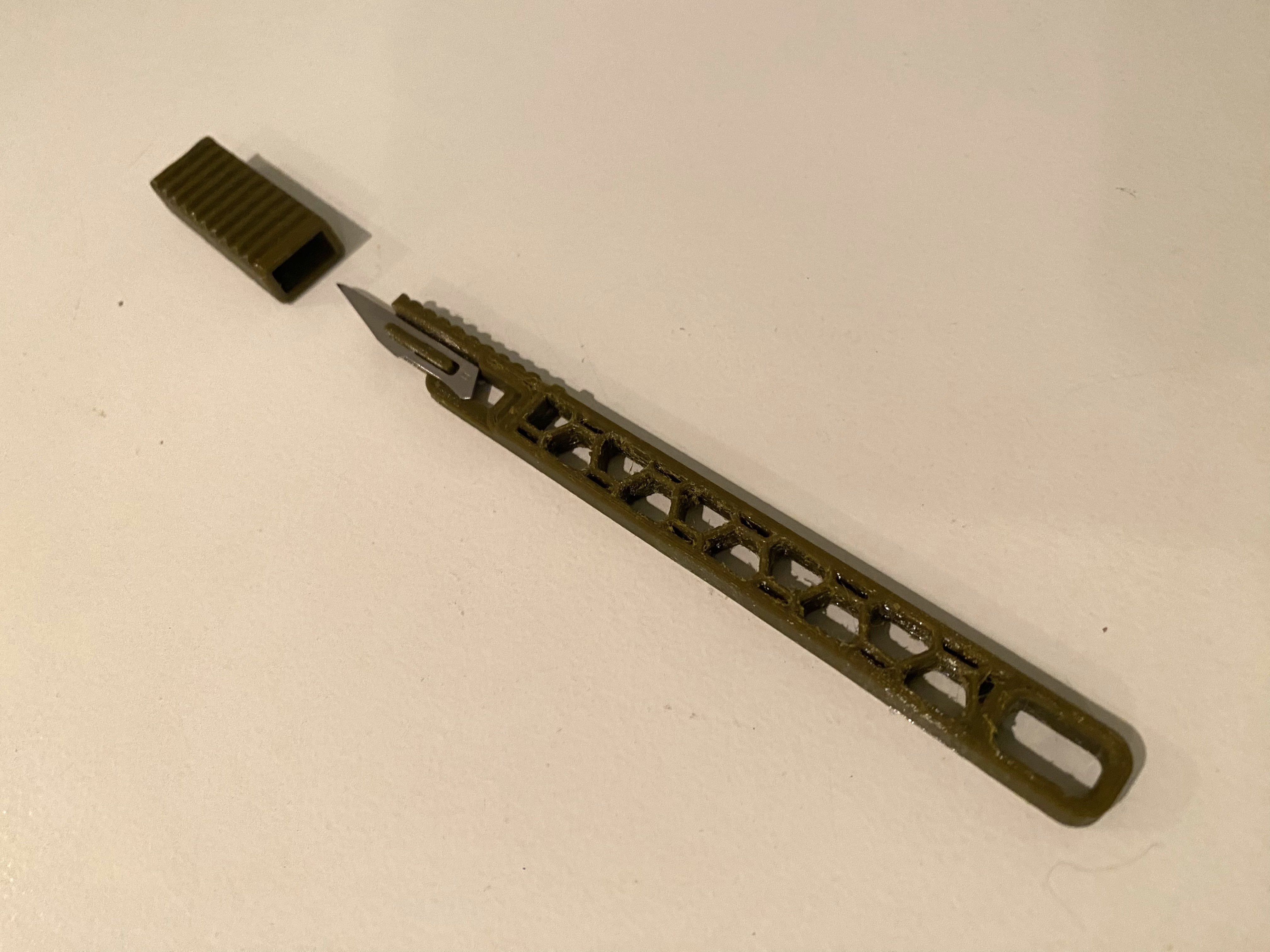 Scalpel handle protective cap
