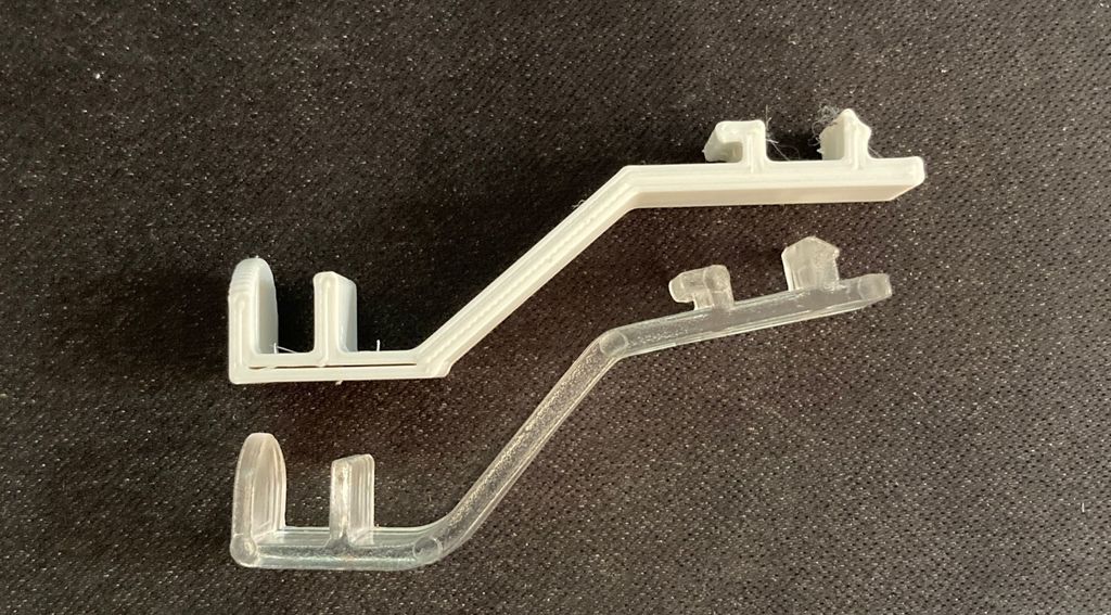 Plastic clip for lighting fixture
