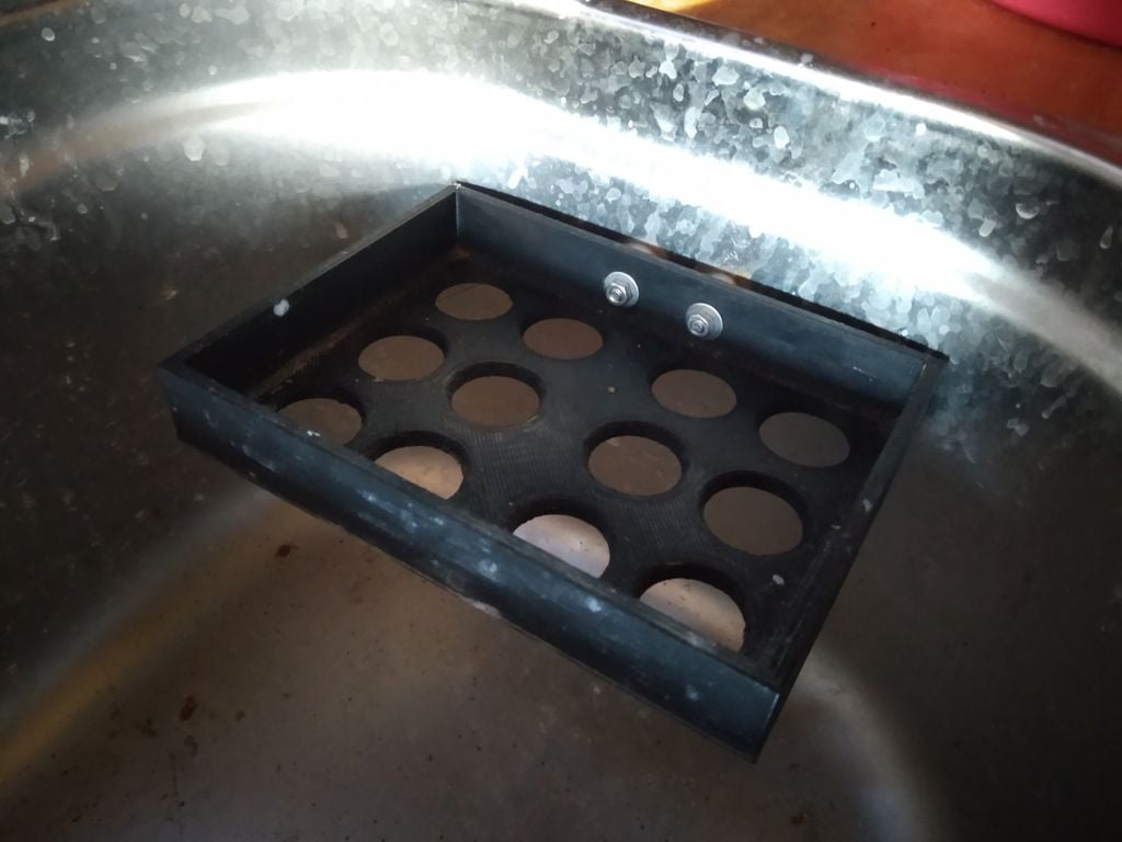 Magnetic sponge tray for sink