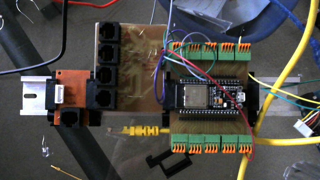 Din Rail PCB holder/PCB clamp