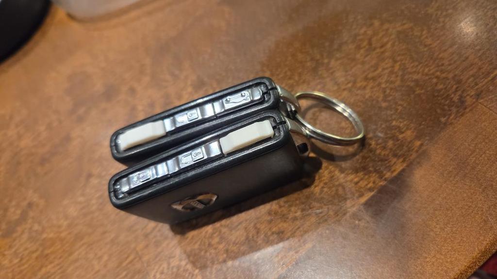 Volvo V90 remote buttons