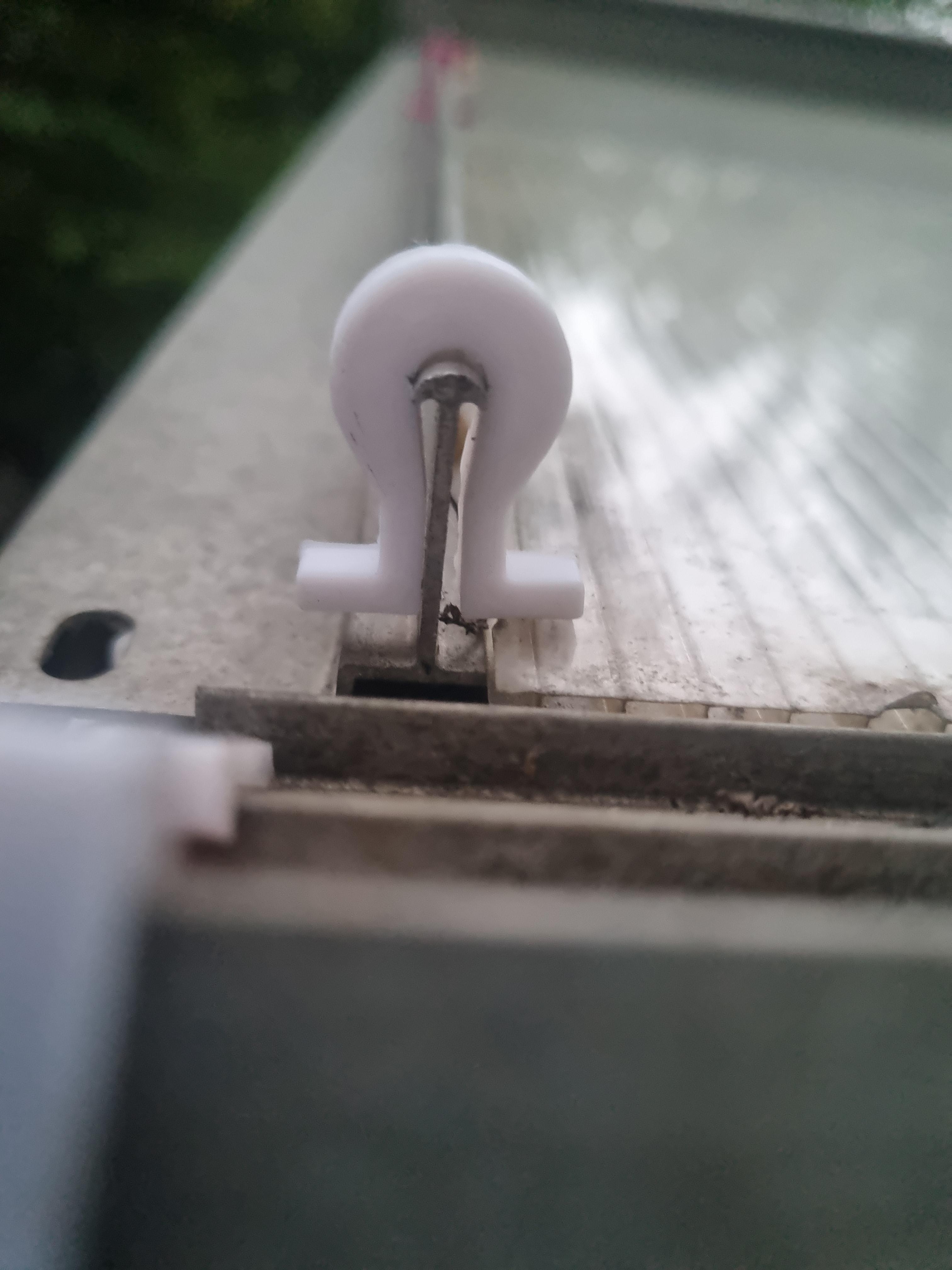 Gewächshaus-Glashalter / Greenhouse Glass Clip