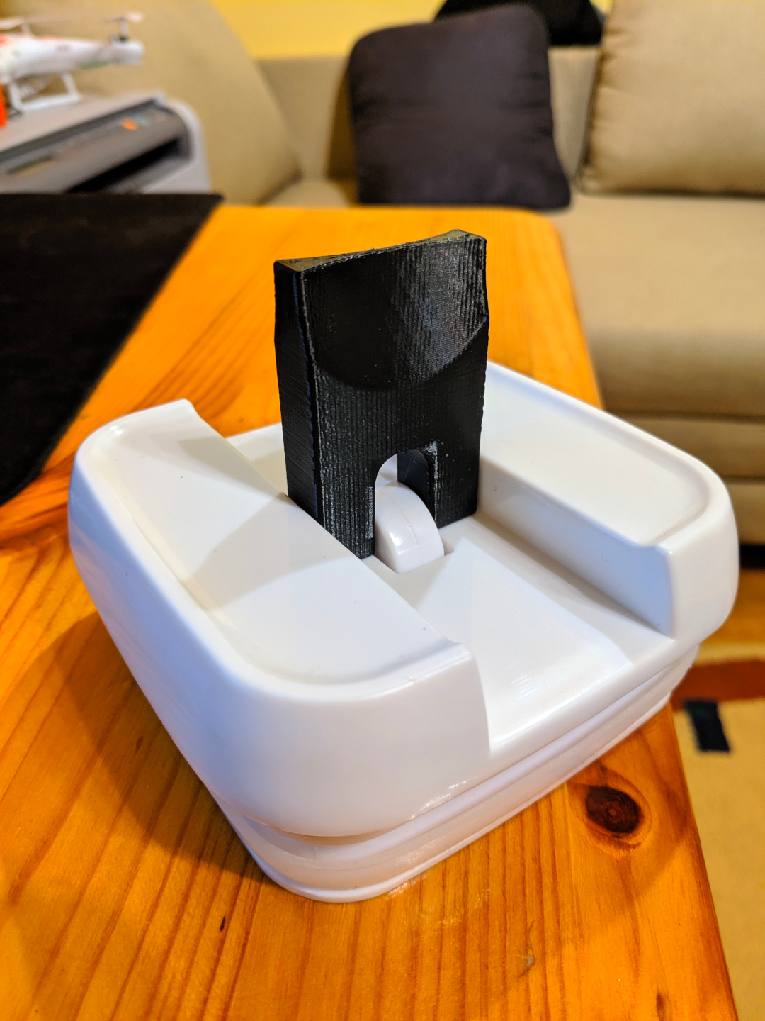 Airtight food container handle/clip