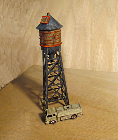 N Scale - Water tank on a tower