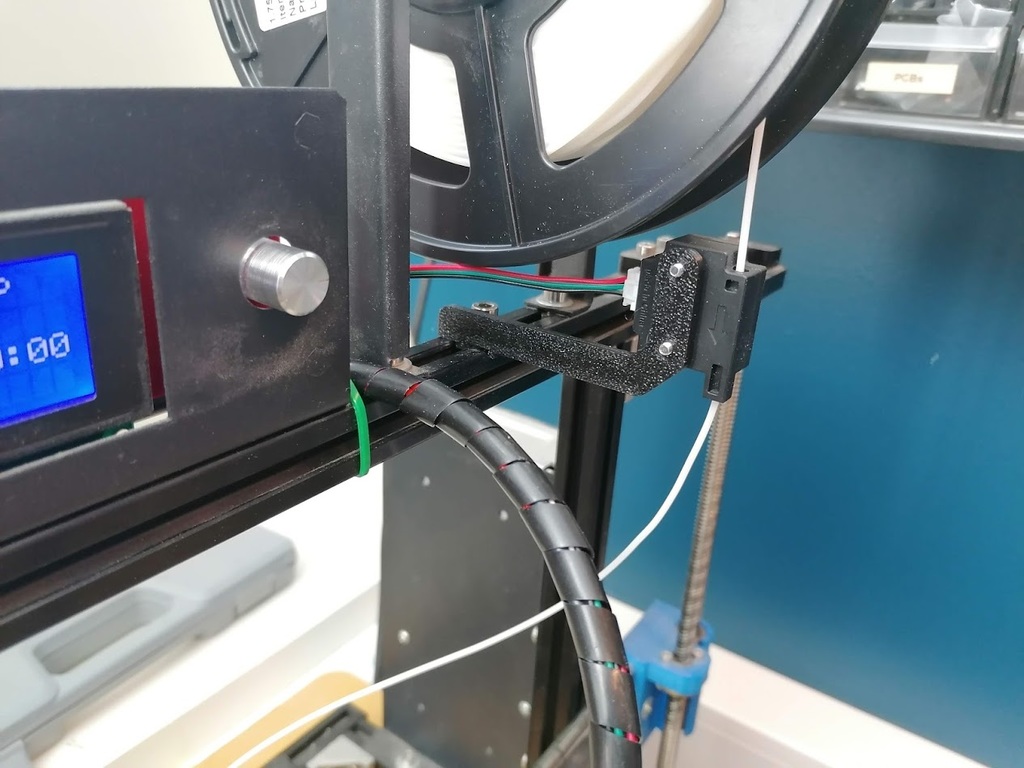 Filament guide w/ filament sensor for 2020 aluminium beam