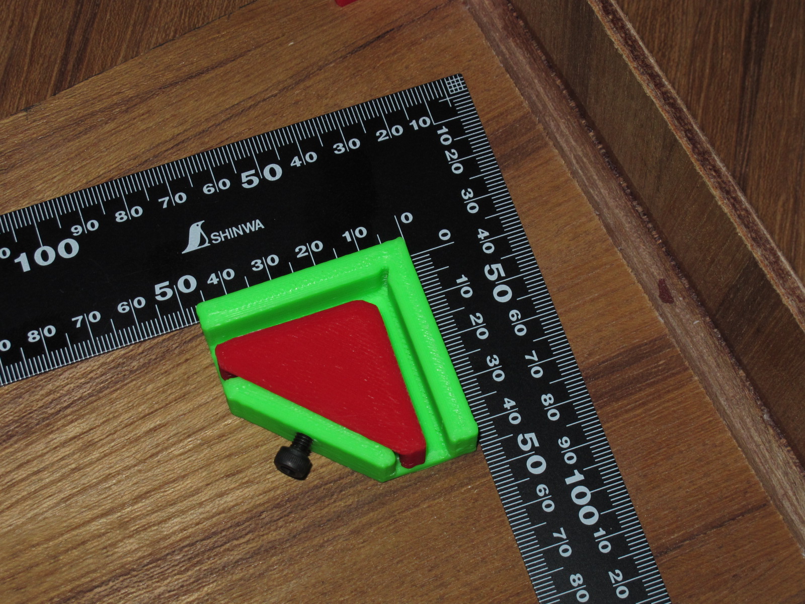Mini corner clamp