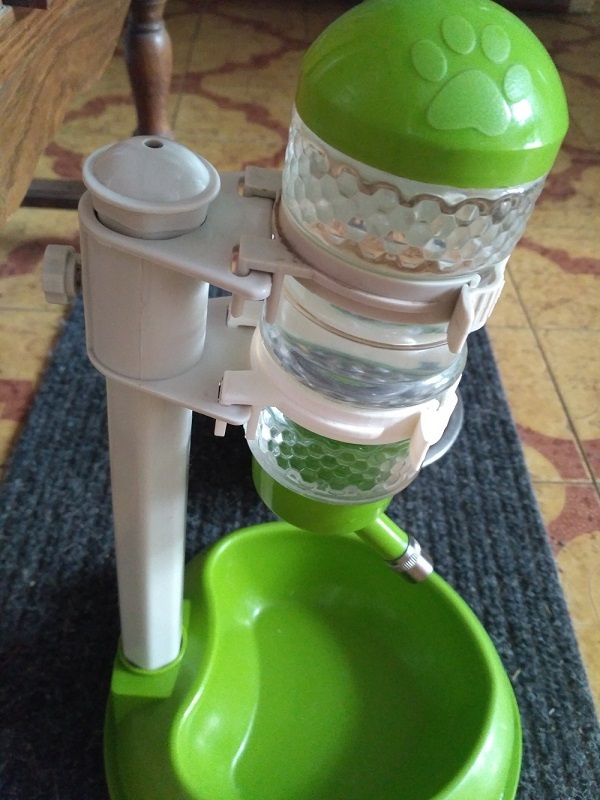 Pet water fountain replacement holder