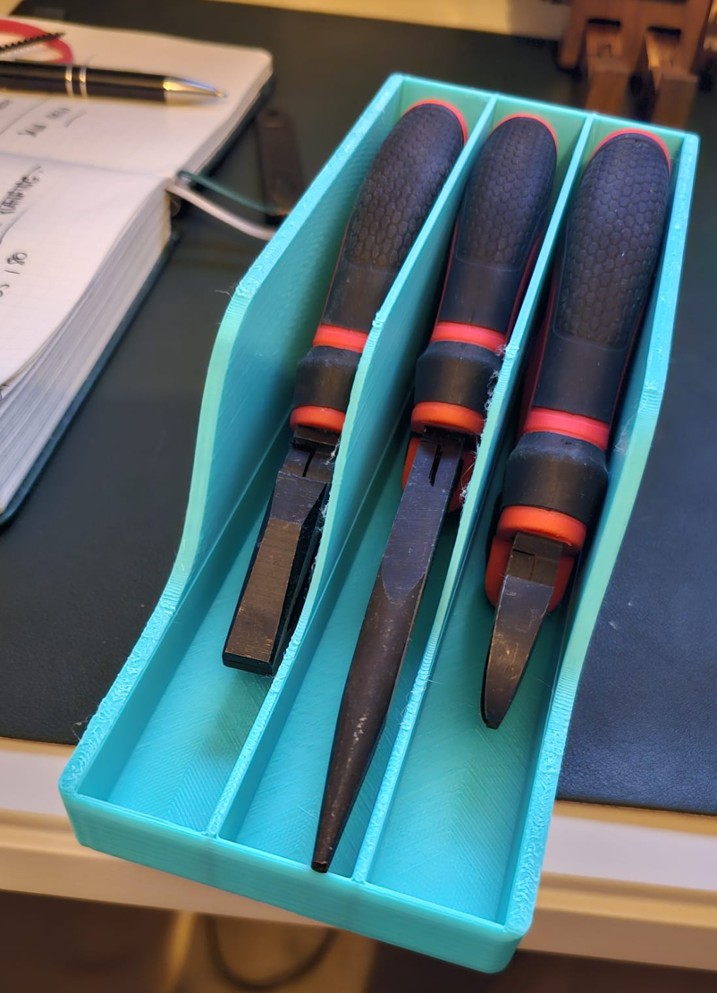 Gridfinity 5x2 - Pliers Holder