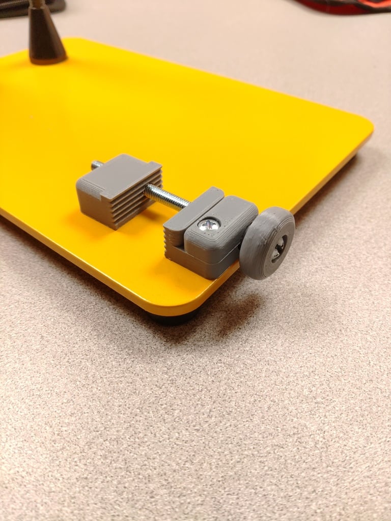 Mini-Vise For Small Circuit Card Soldering