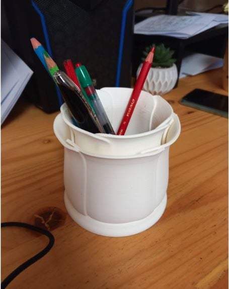 Pencil box / Pot à crayons