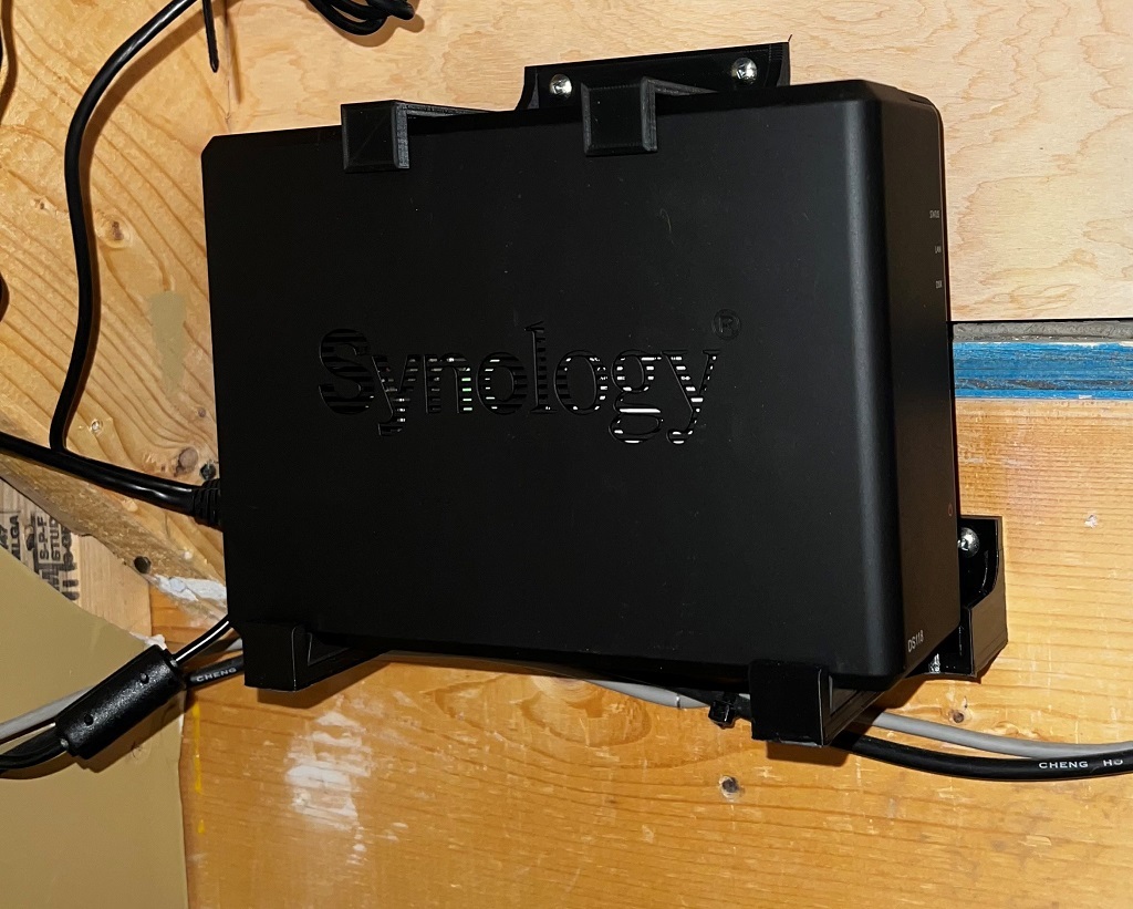 Synology NAS DS 118 Wall Support