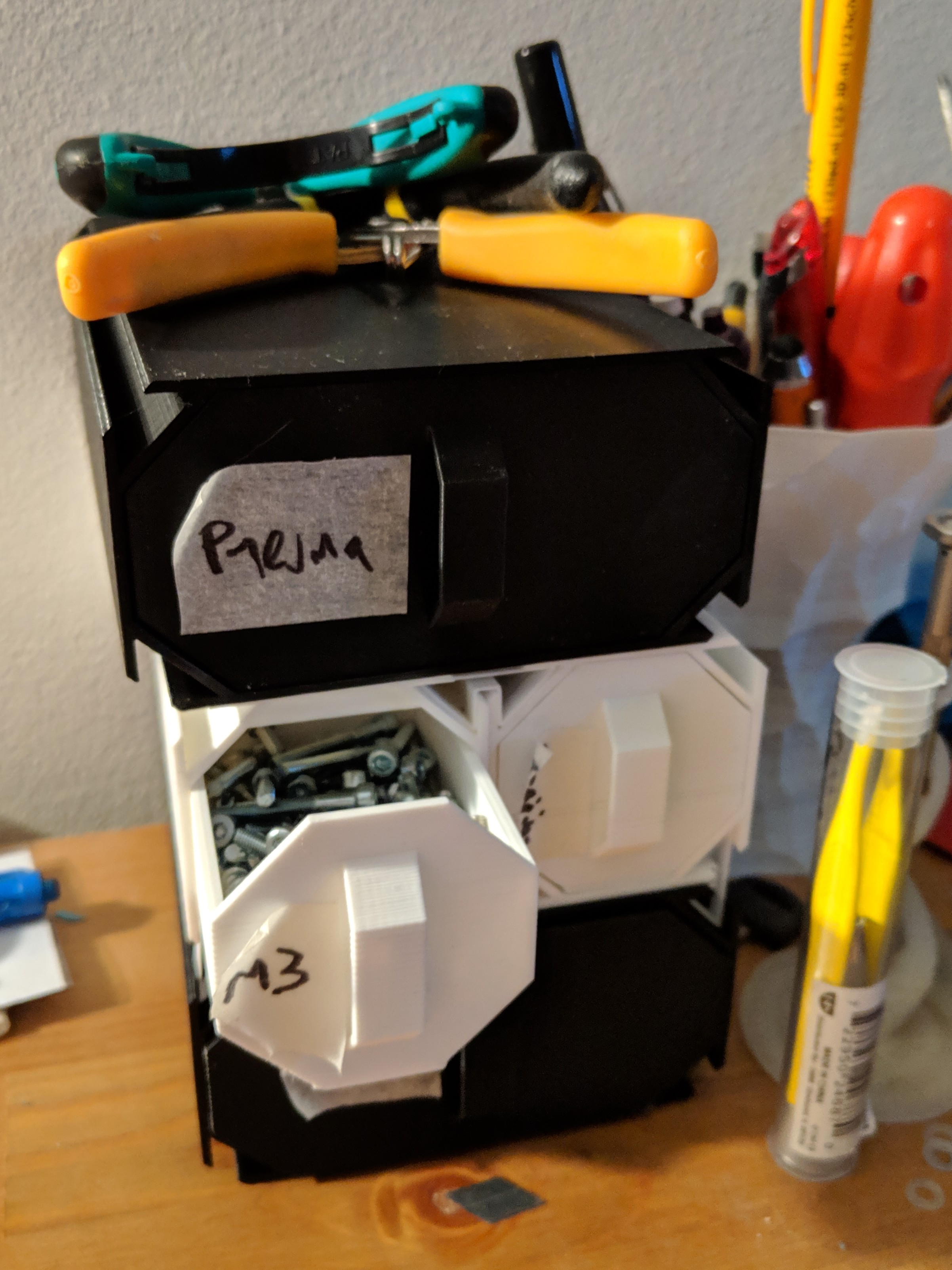 Octagonal modular small parts organizer