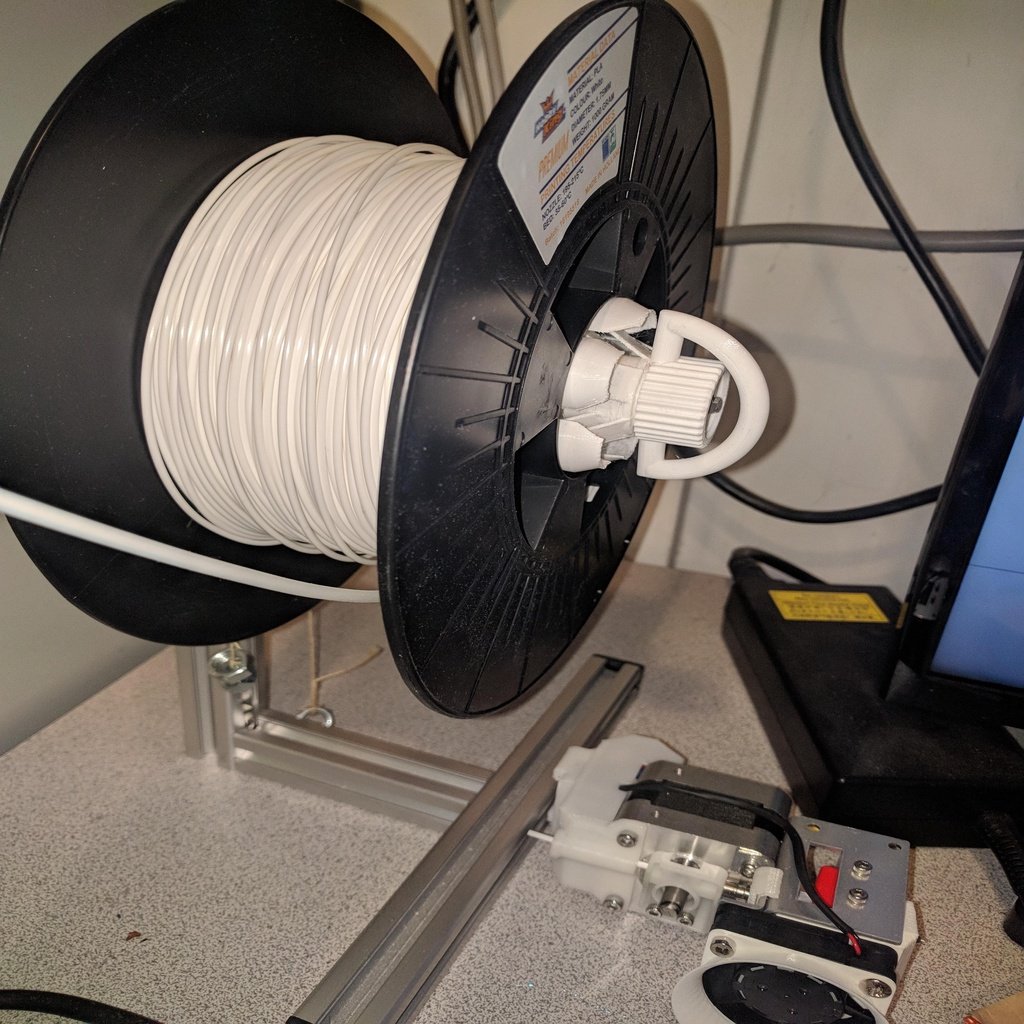 Quick release expanding spool holder