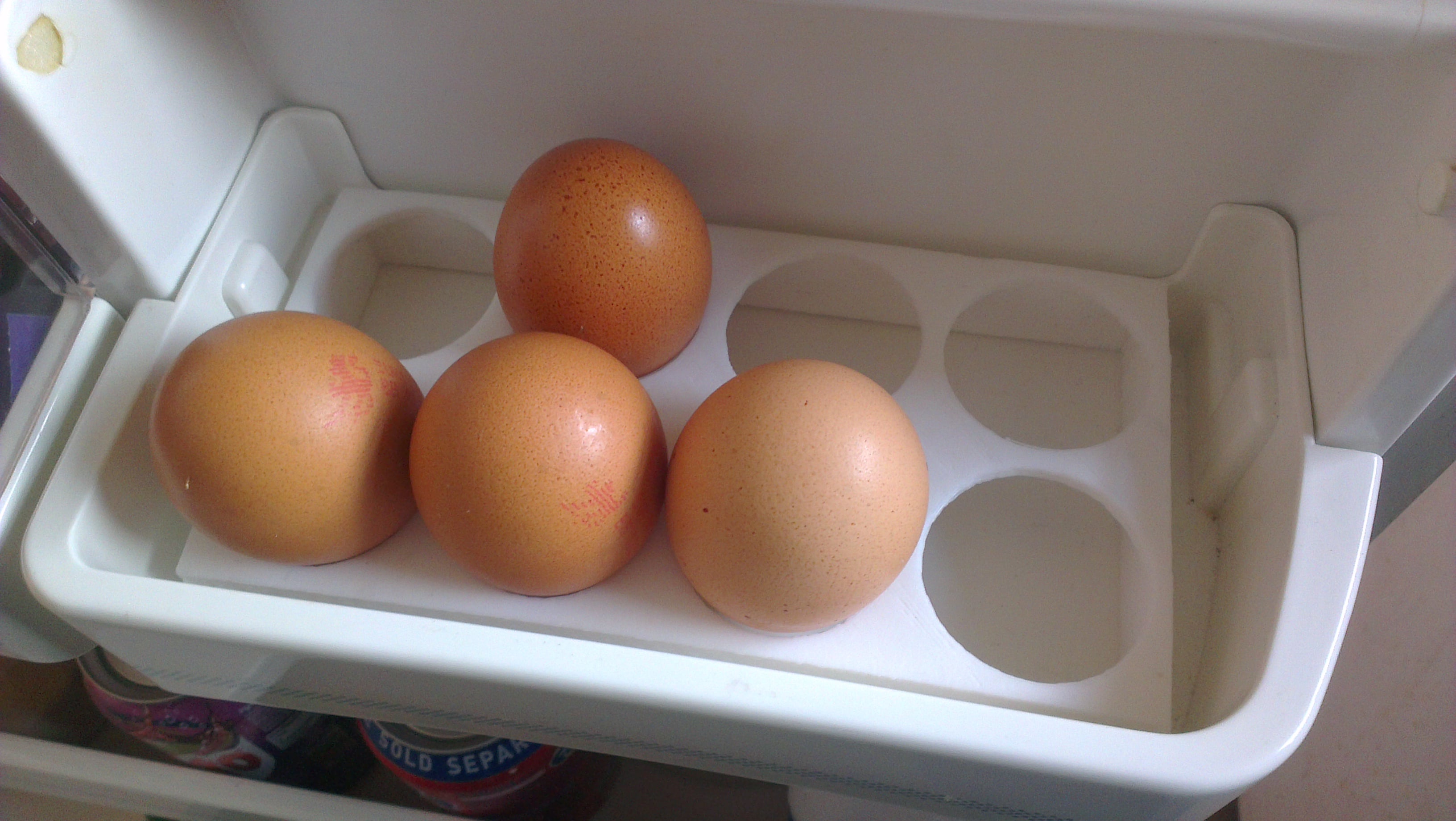 Simple egg holder