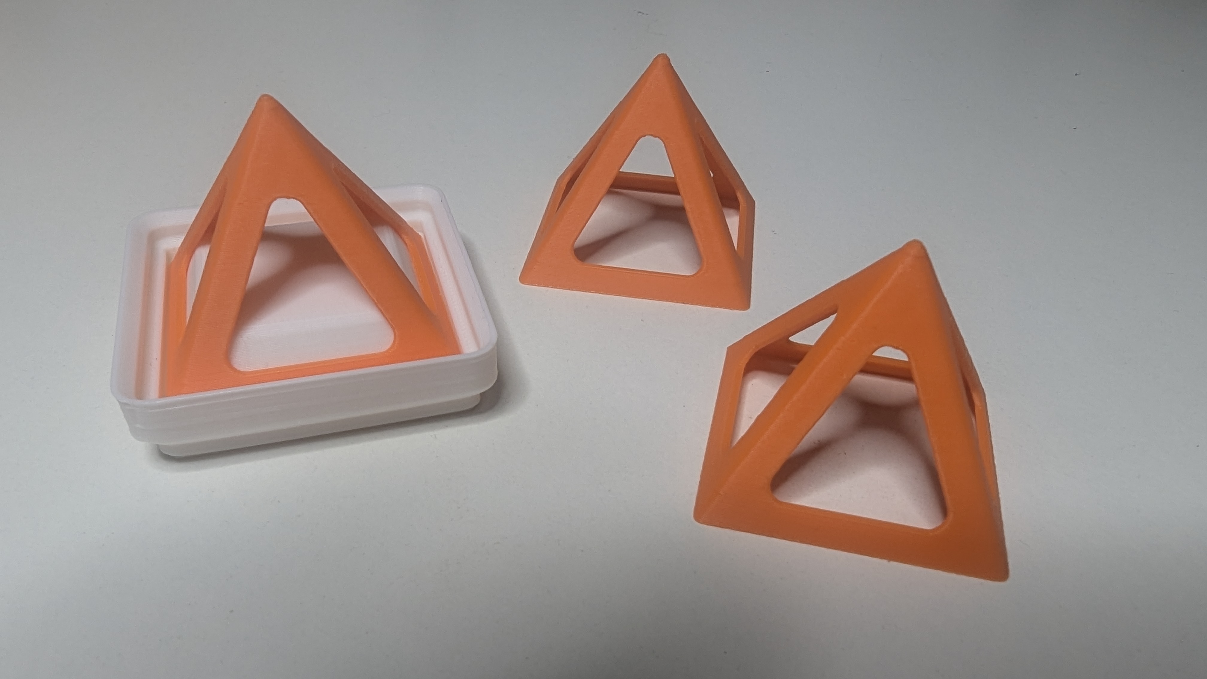 Small Painter's Pyramid with Gridfinity Holder