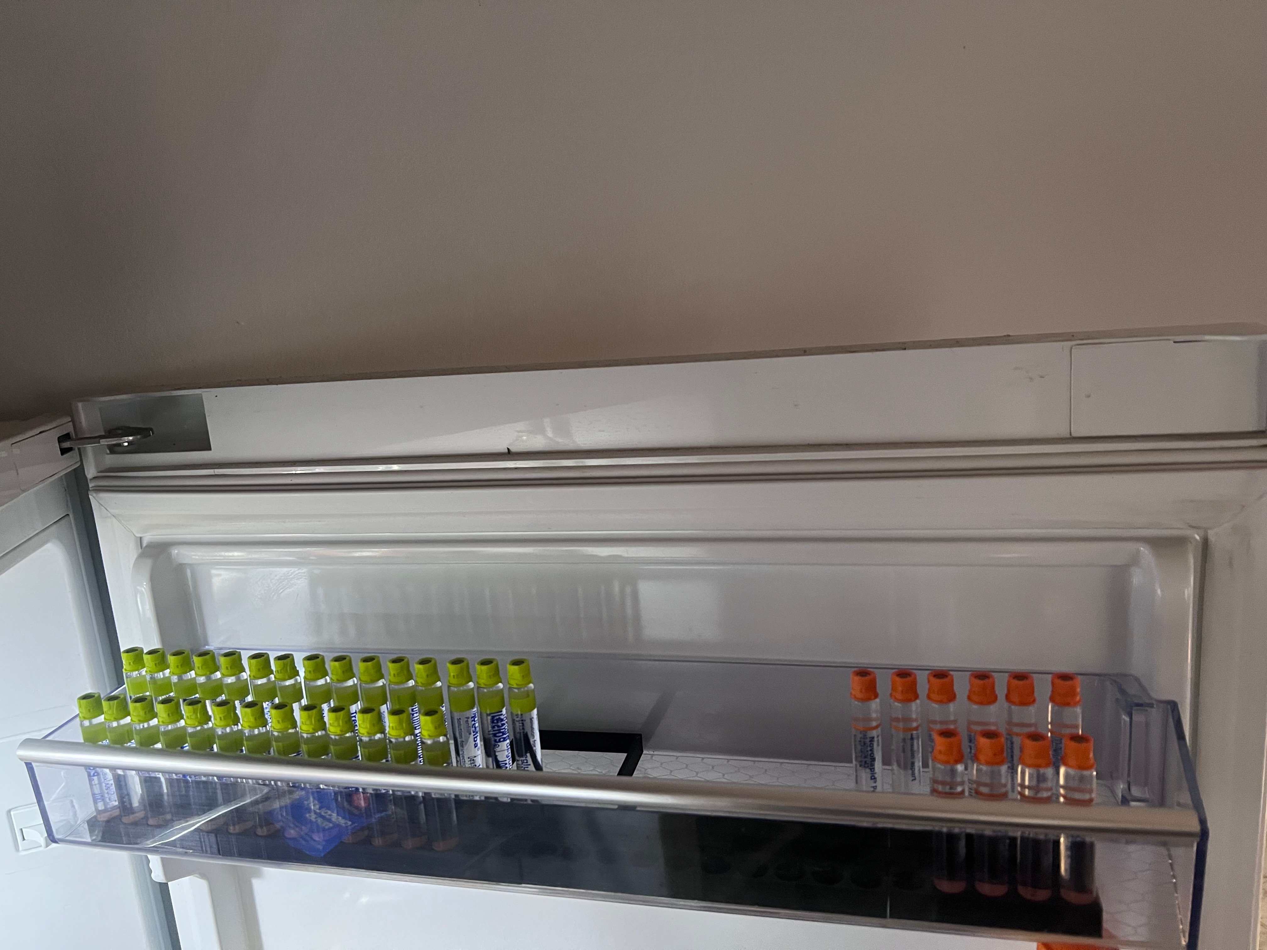 Connectable Insulin Penfill Vial Holder