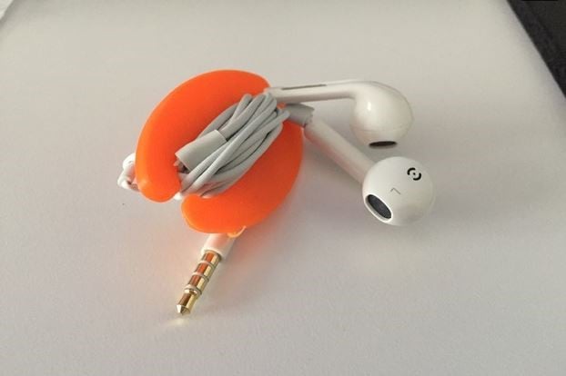 Earphones holder