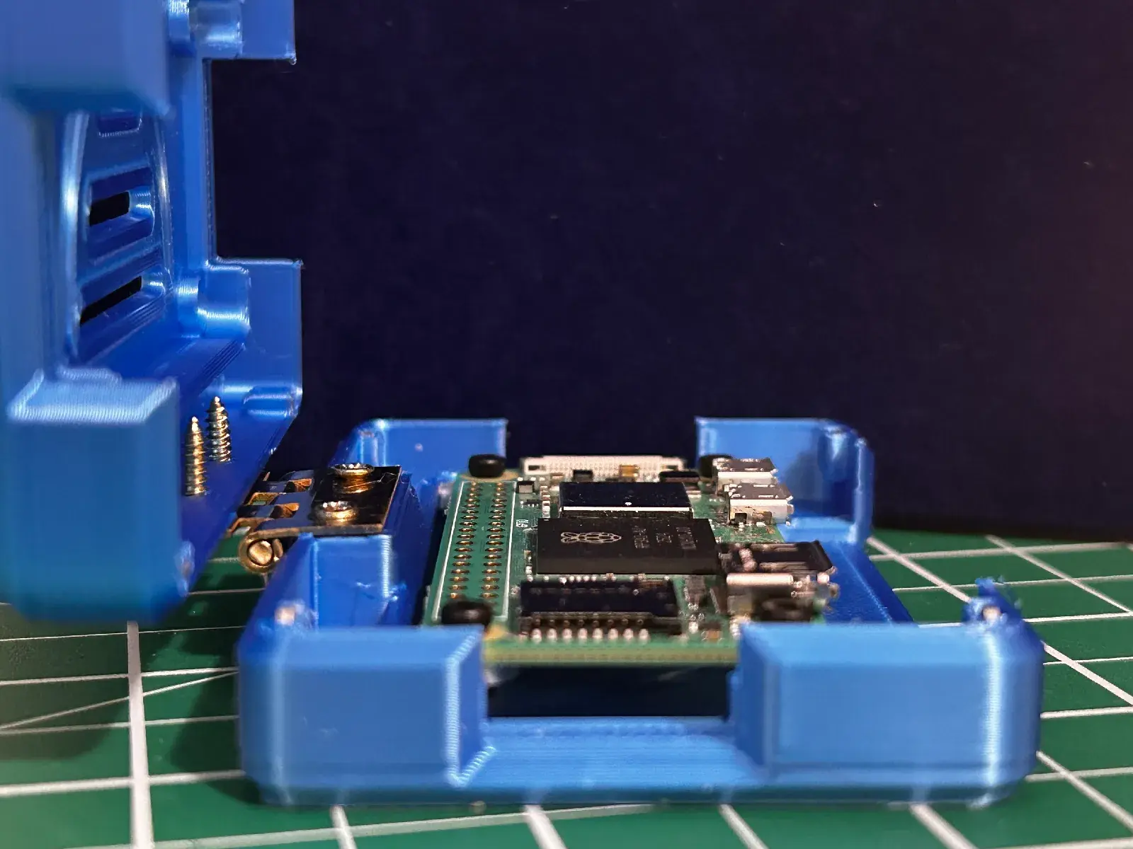 Miniatura 5 do modelo 3D Ground Zero- hinged Pi Zero2W case-v1