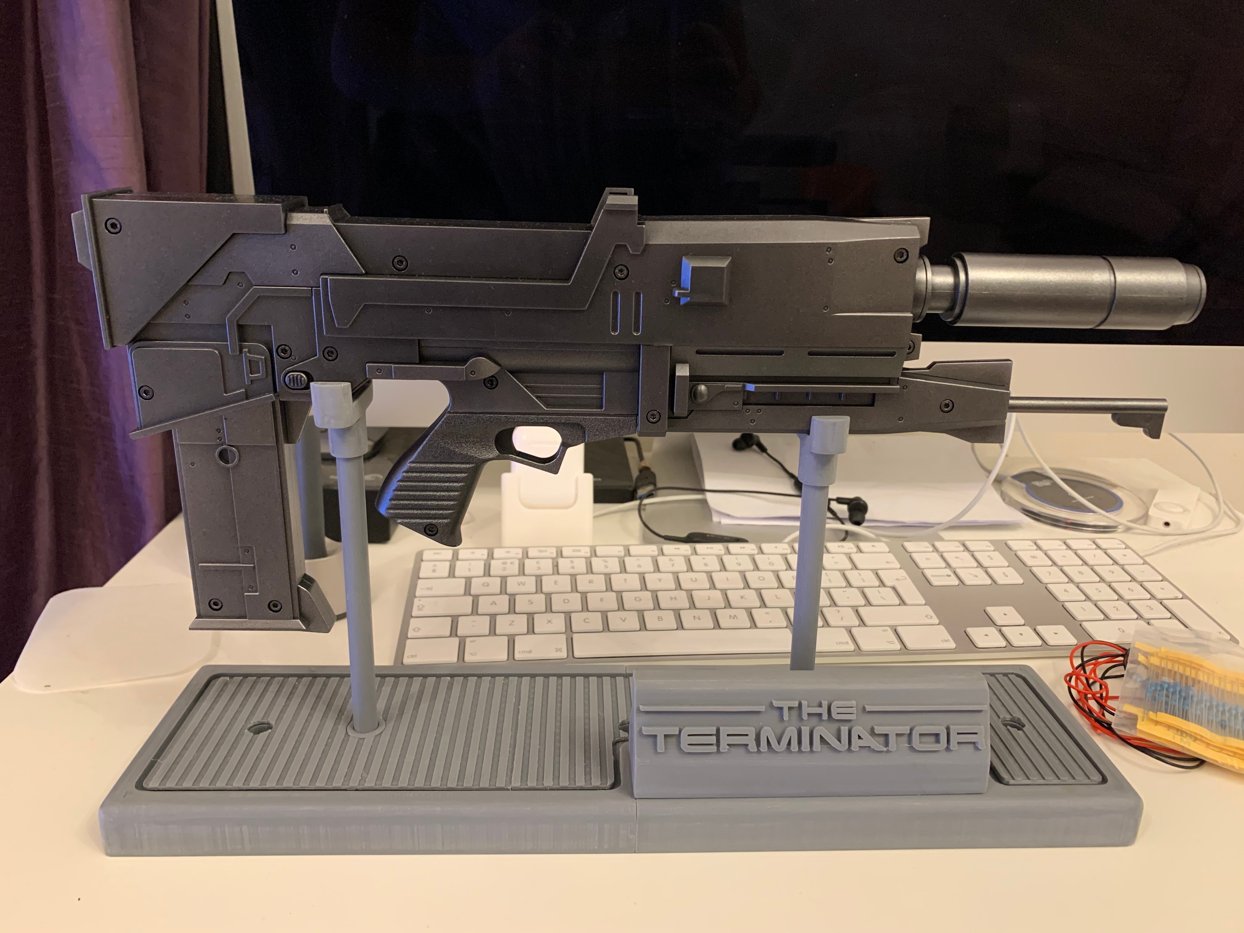 Hachette Build The T800 Terminator Westinghouse Plasma Rifle Stand