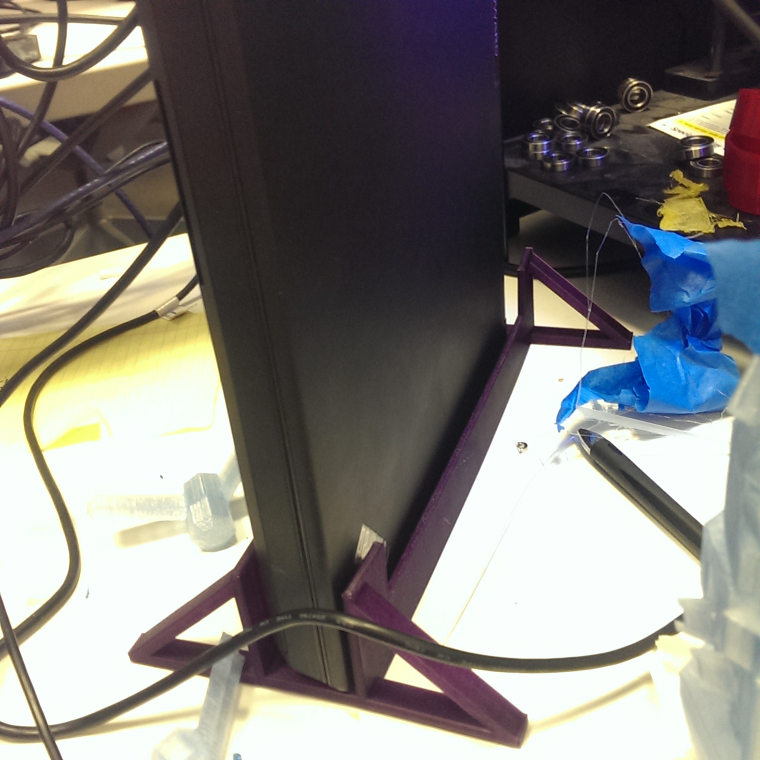 Upright laptop stand