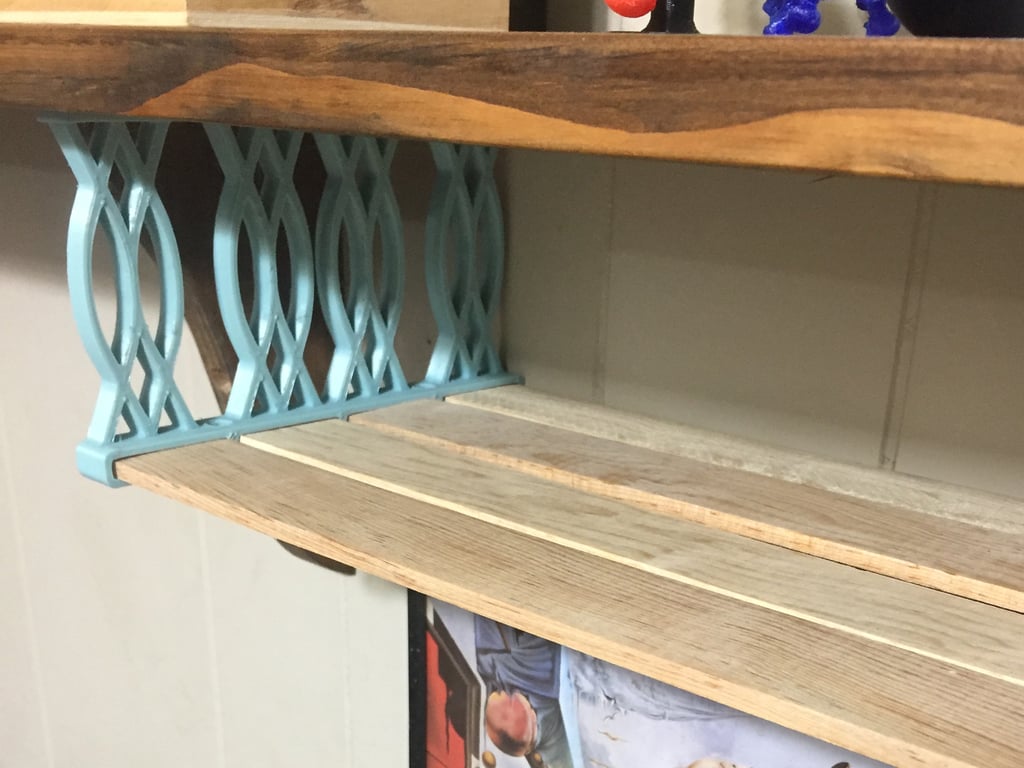 Hanging lattice strip shelf