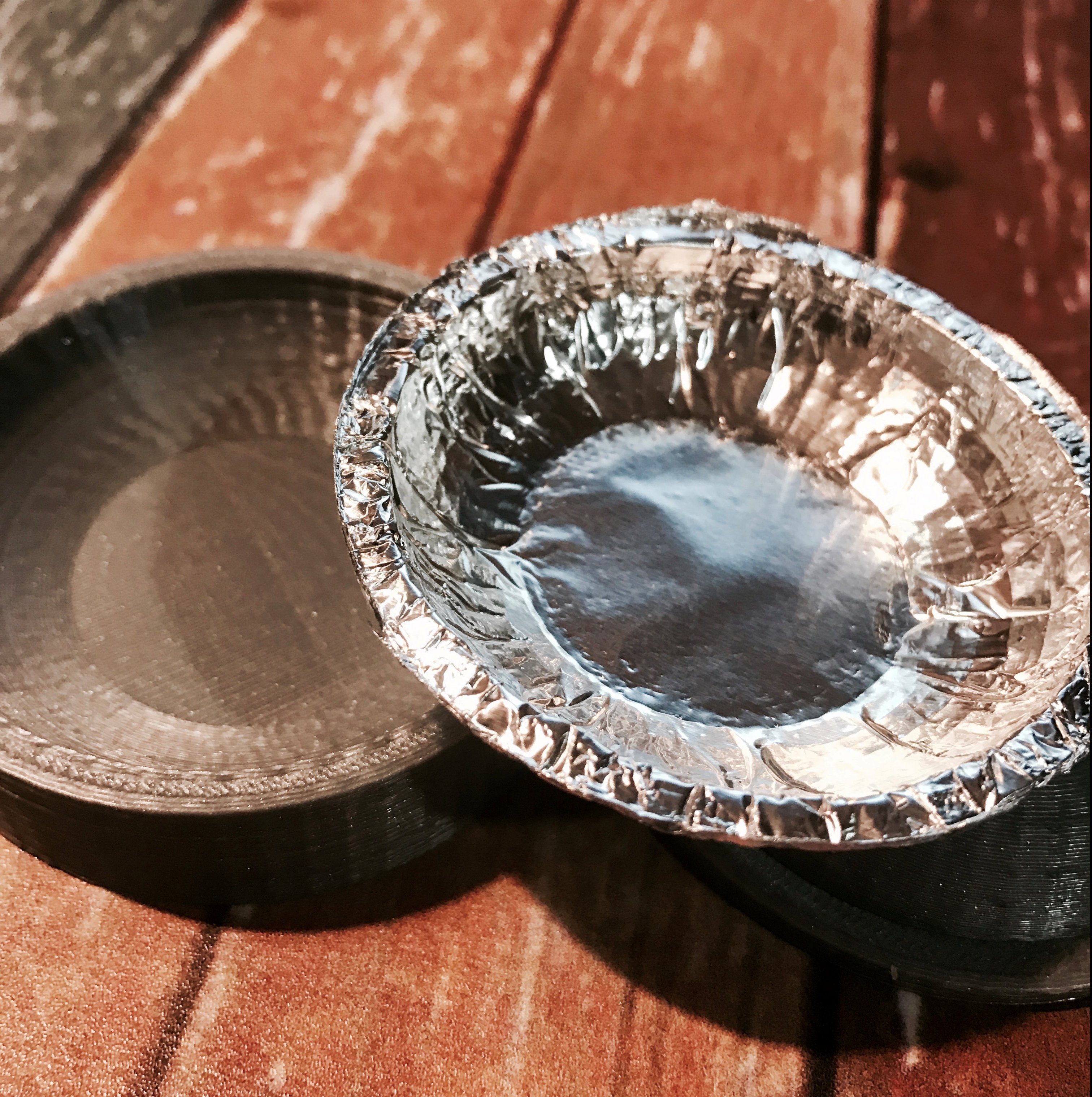 Disposable food plate maker for cats