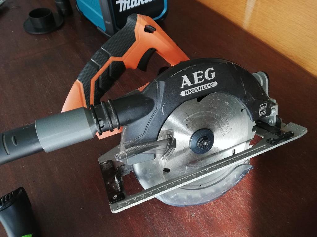 AEG Chop saw suction/shopvac adapter