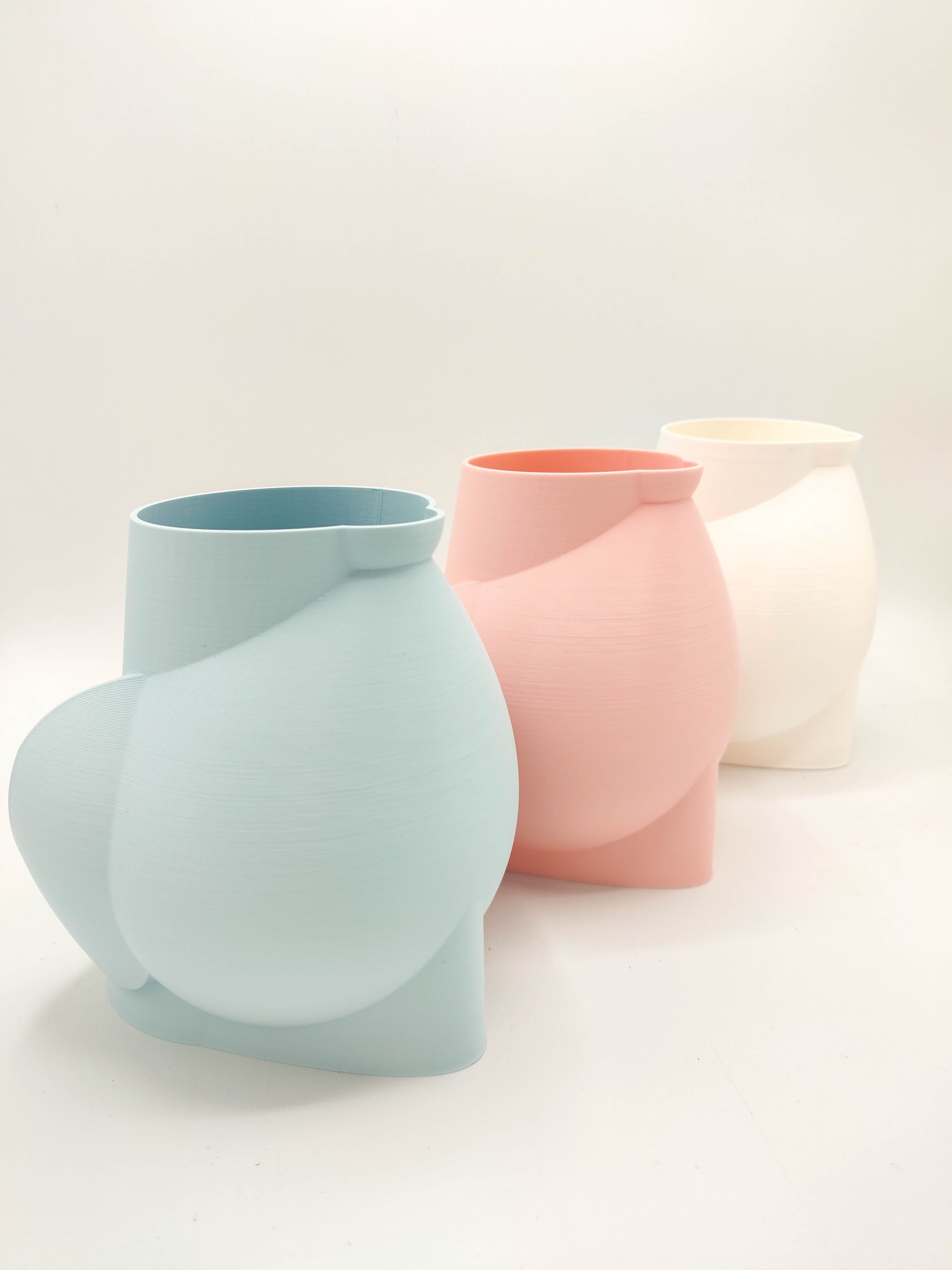 Birdie - Abstract Flowerpot shaped like a bird