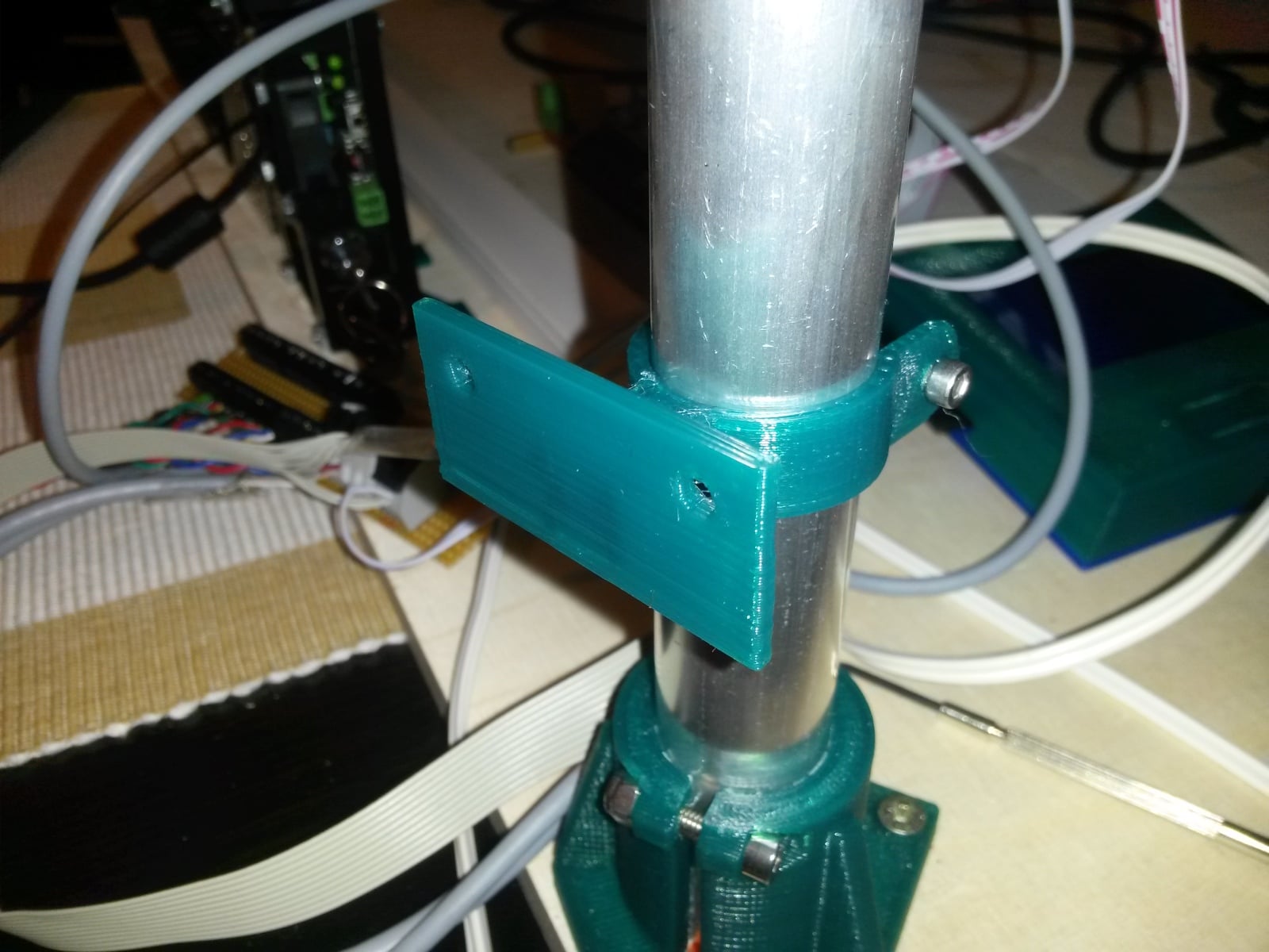 Parametric conduit/rod mounting clamp (for MPCNC)