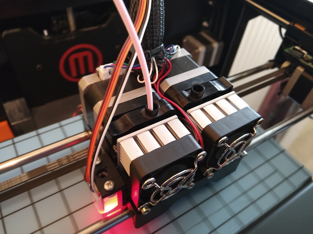 Makerbot Replicator 2x BLTouch mount