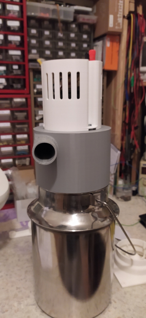 Vacuum cleaner on Milk Tank