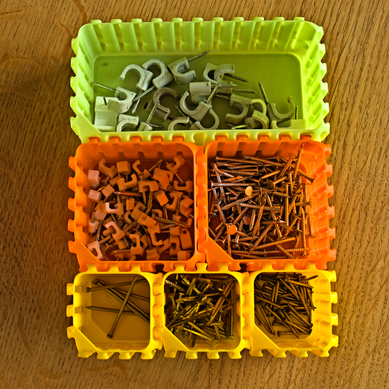 Interlocking and stackable containers V2 (vase mode)