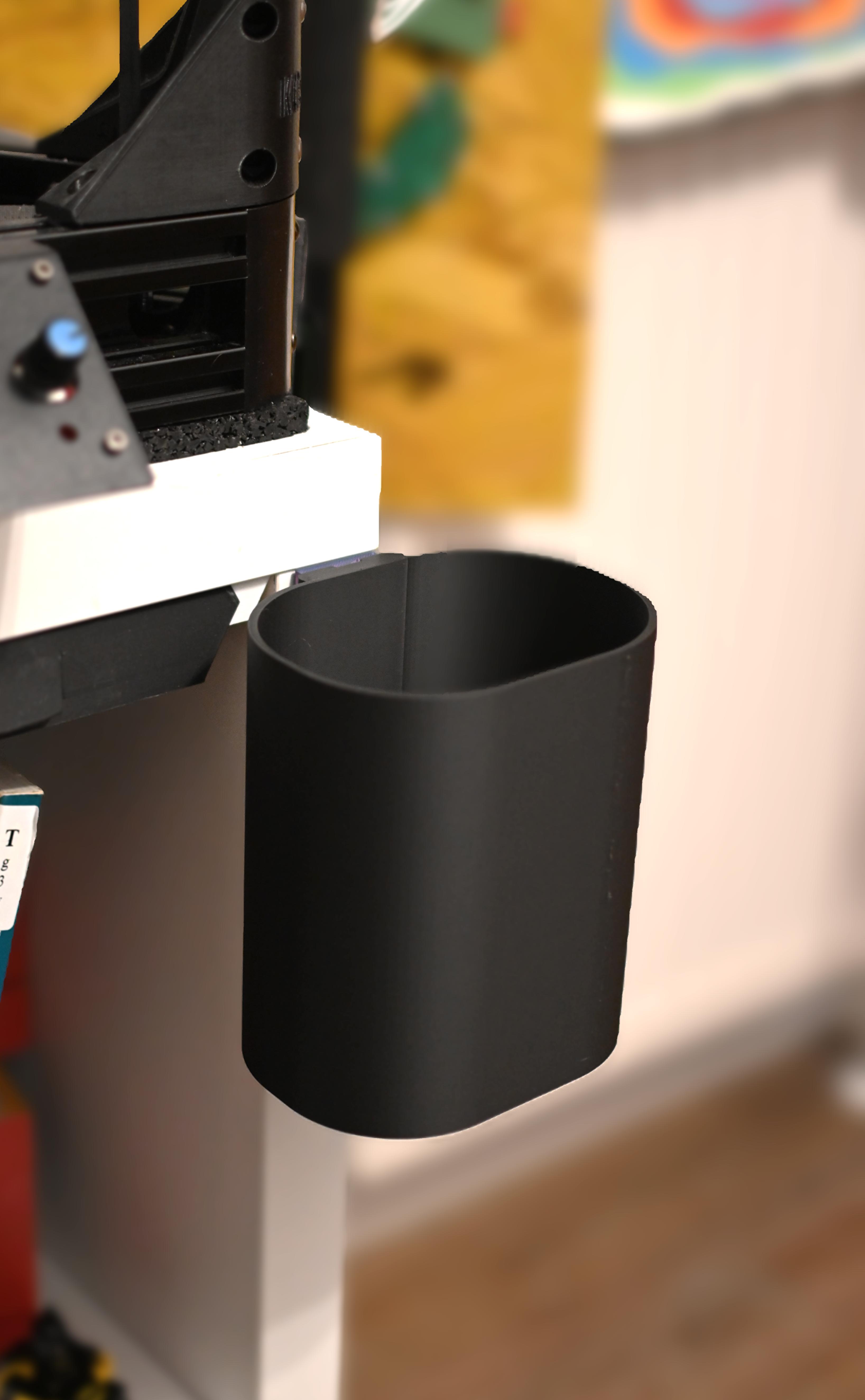 Clip-On Desk Trash Bin – Minimalist & Practical