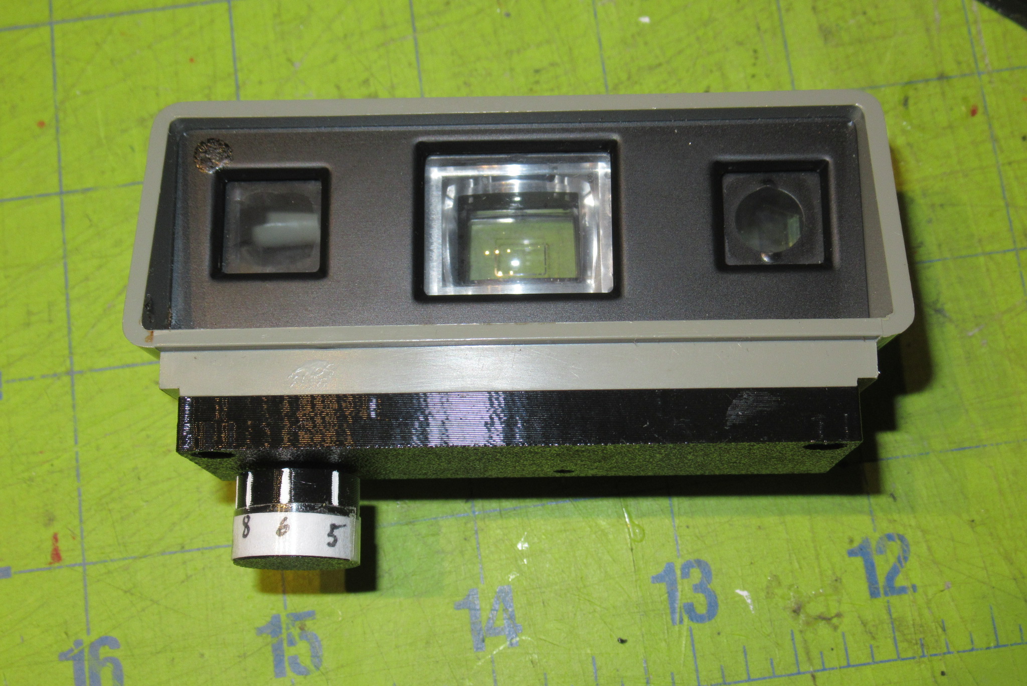Polaroid stand alone fixed range finder