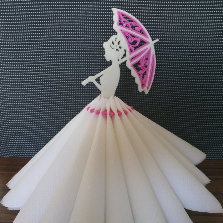 Lady with the umbrella. 3D quilling napkin holder.